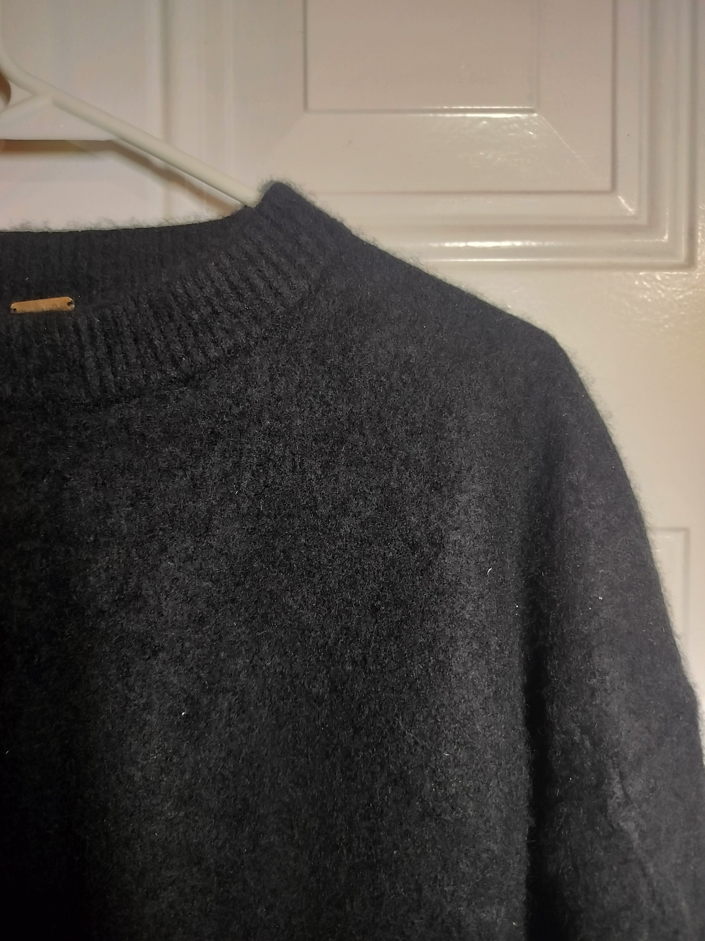 Free People Women’s 100% Cashmere Black Cropped Sweater Size M. - Picture 5 of 9